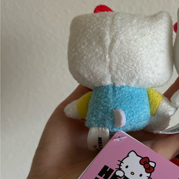 Hello Kitty Mini Plush - Picture 2 of 2